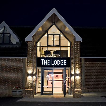 The Lodge At Kingswood เอปซอม ภายนอก รูปภาพ