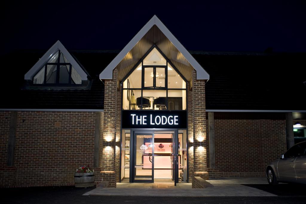 The Lodge At Kingswood เอปซอม ภายนอก รูปภาพ